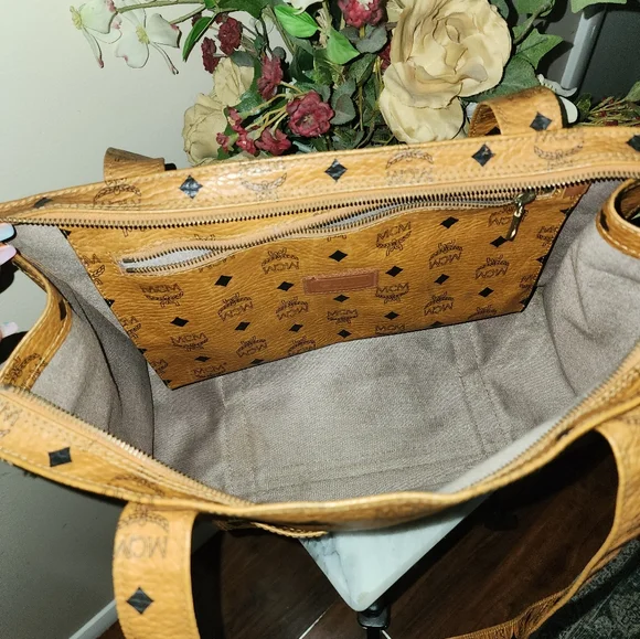 MCM Logo print leather shoulder bag